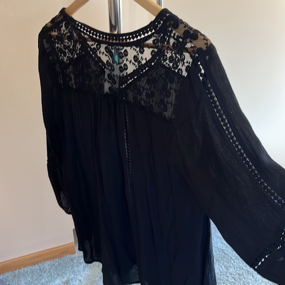 John Paul Richard blouse from Stitch Fix - Picture 2 of 2